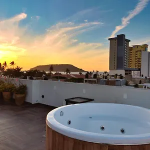 Apartamento Amplio Departamento En Zona Dorada A 3 Cuadras De Playa - P304, Mazatlán